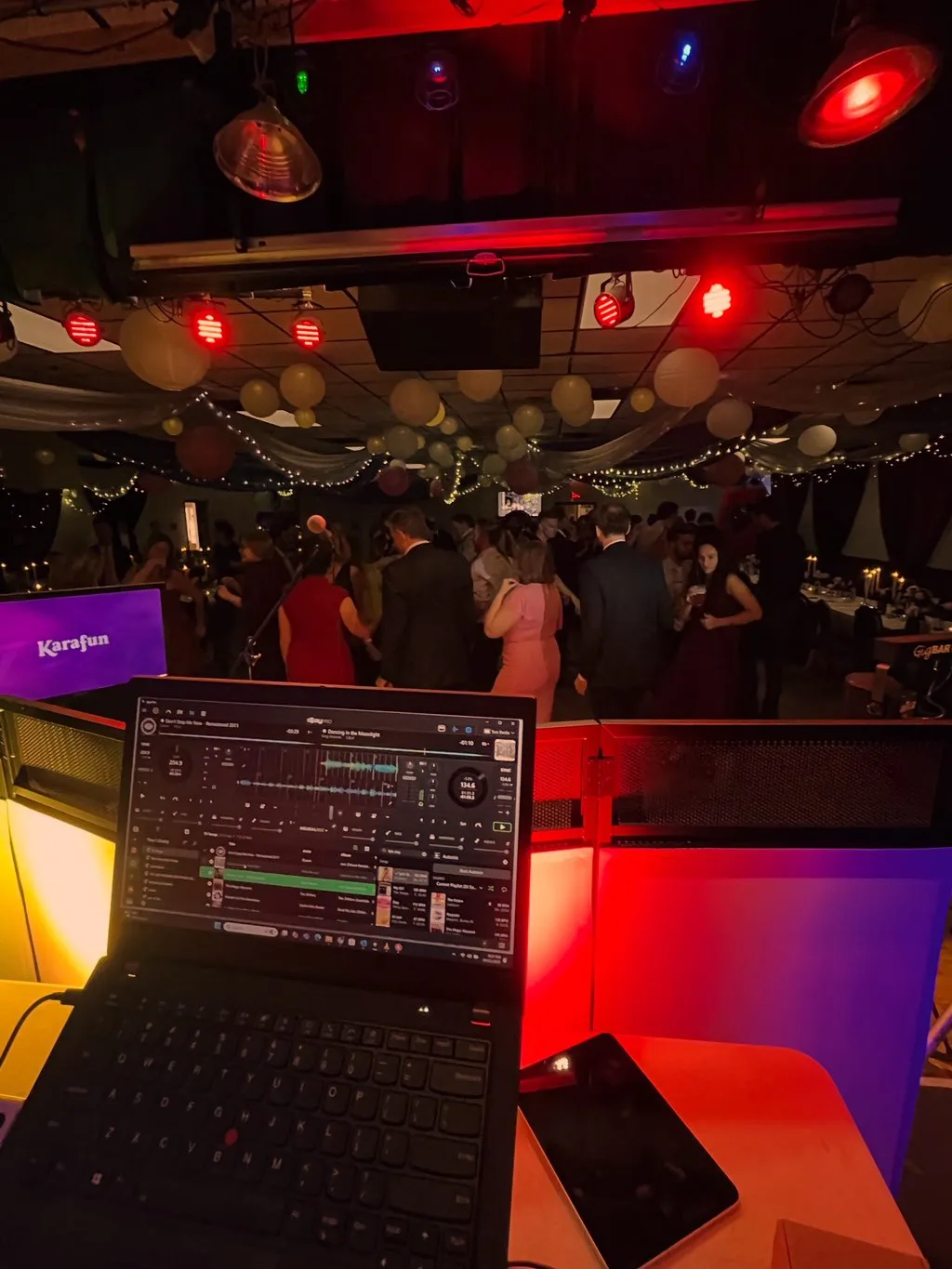 When the dance floor meets the mic! We’re bringing the best of both worlds with a high-energy DJ set paired with a full Karafun integration for a night of non-stop entertainment.